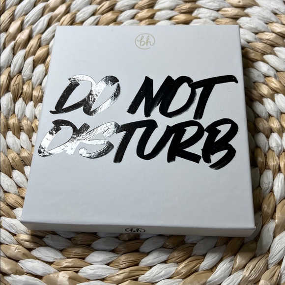 BH COSMETICS Do Not Disturb Shadow Palette - NIP - Picture 5 of 7